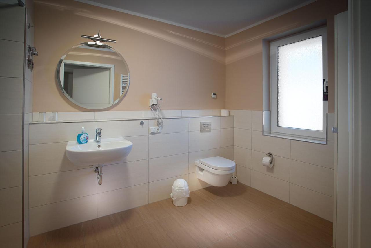 H&H Apartment Im Greifswald Eldena Nr19-Jonas Mit Terrasse Esterno foto